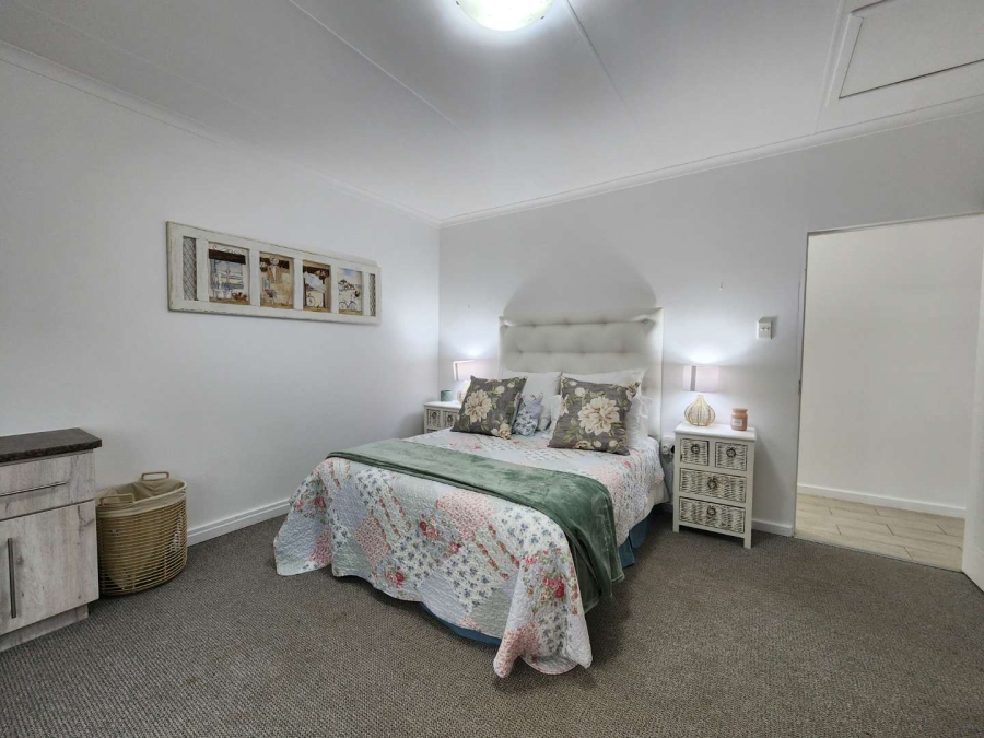 5 Bedroom Property for Sale in Fraaiuitsig Western Cape